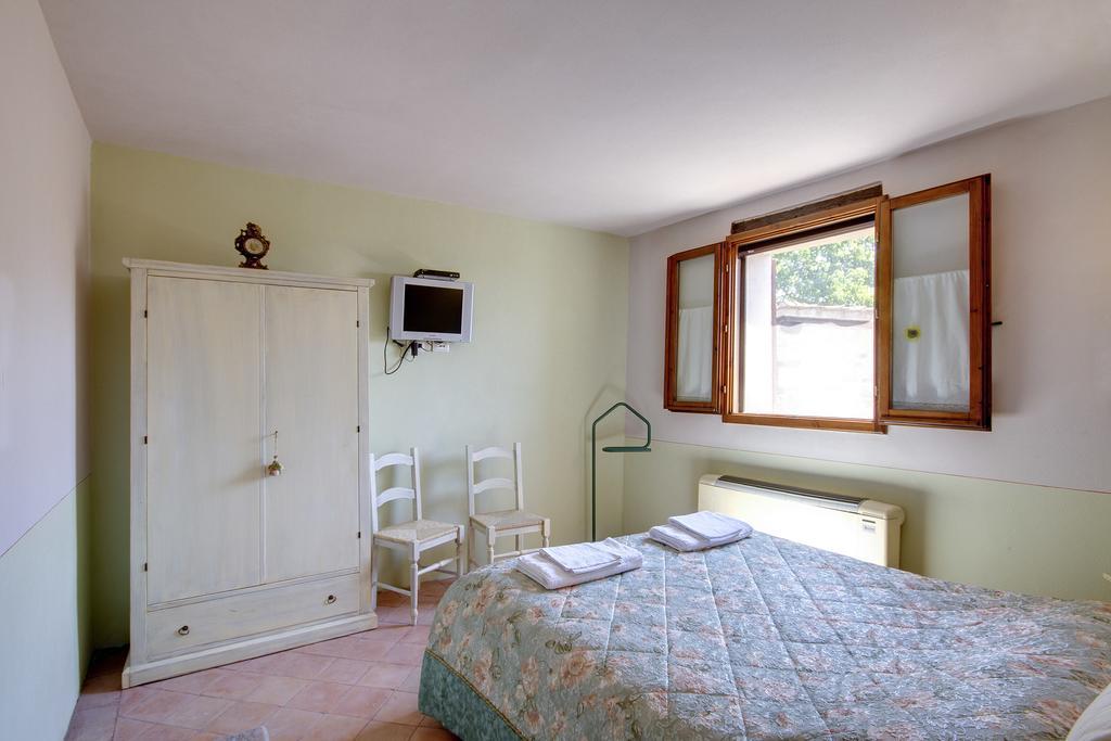 Borgo Romena Hotel Пратовекио Екстериор снимка